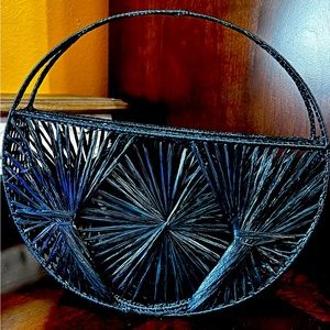 BLACK RAFFIA FAN METAL PURSE. ELEGANT AND UNIQUE!